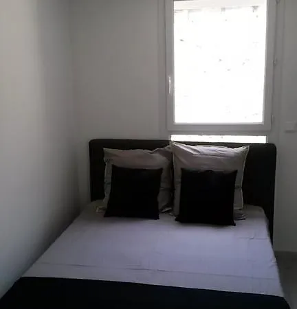 Safranier Townhouse Апартаменти *