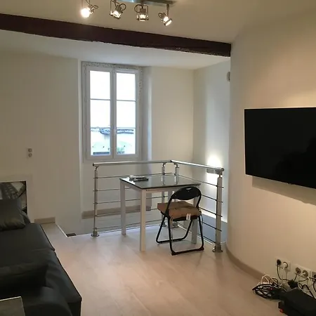 Апартаменти Safranier Townhouse *