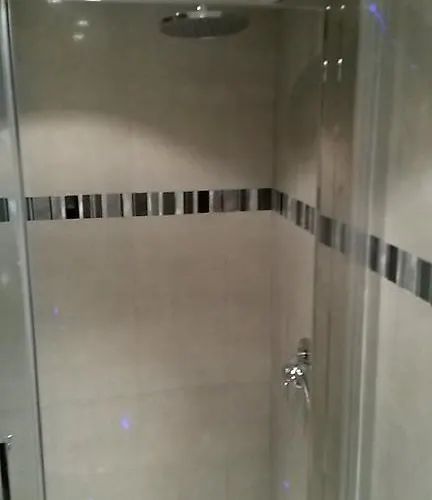 Апартаменти Safranier Townhouse *