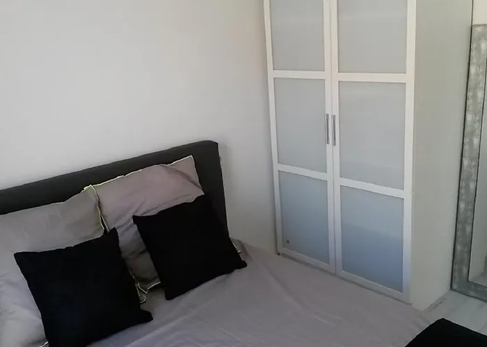 Апартаменти Safranier Townhouse *