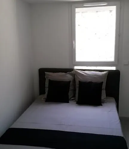 Safranier Townhouse Апартаменти *