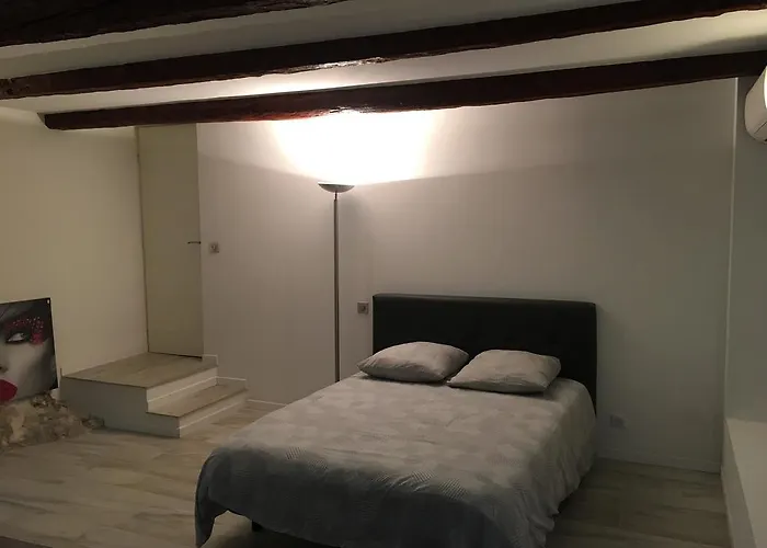 Апартаменти Safranier Townhouse