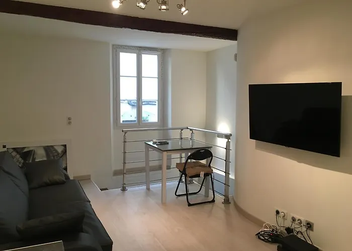 Апартаменти Safranier Townhouse *