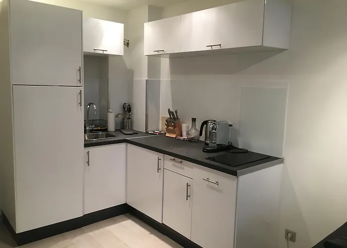 Апартаменти Safranier Townhouse *