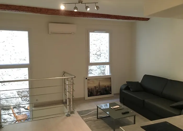 Апартаменти Safranier Townhouse *