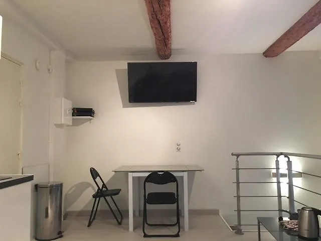 Апартаменти Safranier Townhouse *